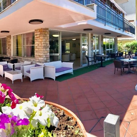 Hotel Naica Ріміні Екстер'єр фото