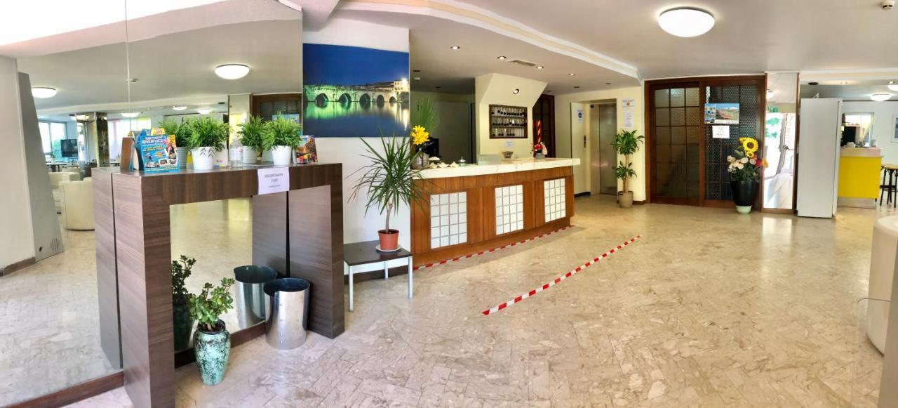 Hotel Naica Ріміні Екстер'єр фото