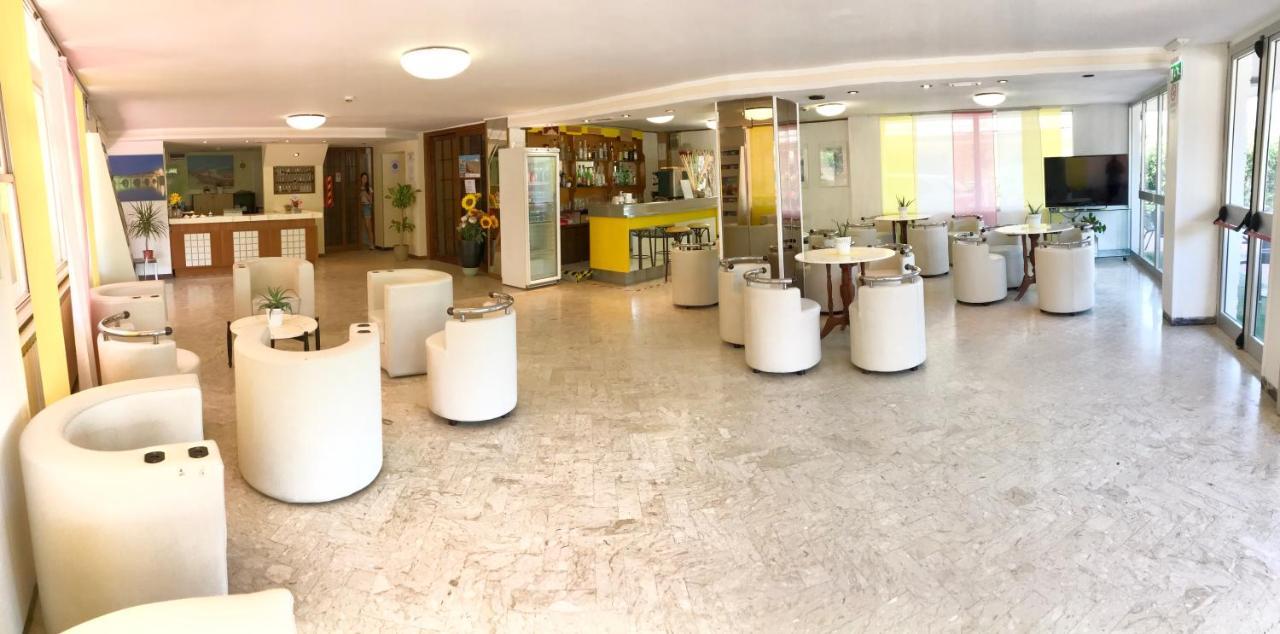 Hotel Naica Ріміні Екстер'єр фото