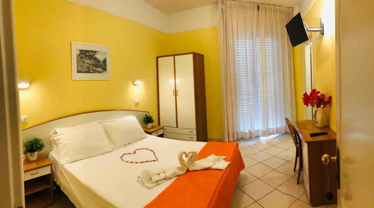 Hotel Naica Ріміні Екстер'єр фото