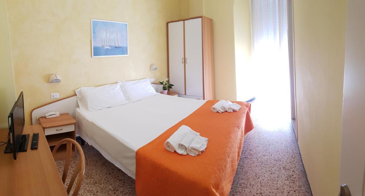 Hotel Naica Ріміні Екстер'єр фото