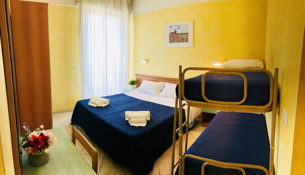 Hotel Naica Ріміні Екстер'єр фото