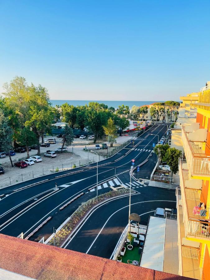Hotel Naica Ріміні Екстер'єр фото