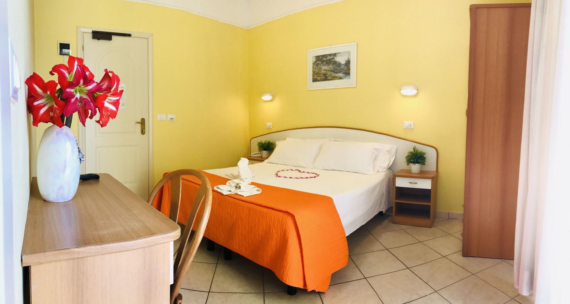 Hotel Naica Ріміні Екстер'єр фото