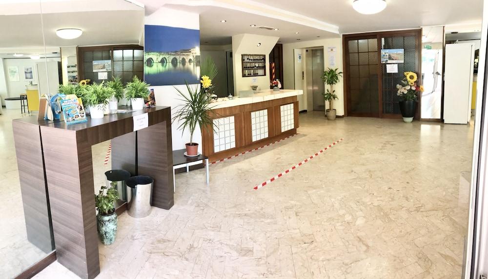 Hotel Naica Ріміні Екстер'єр фото