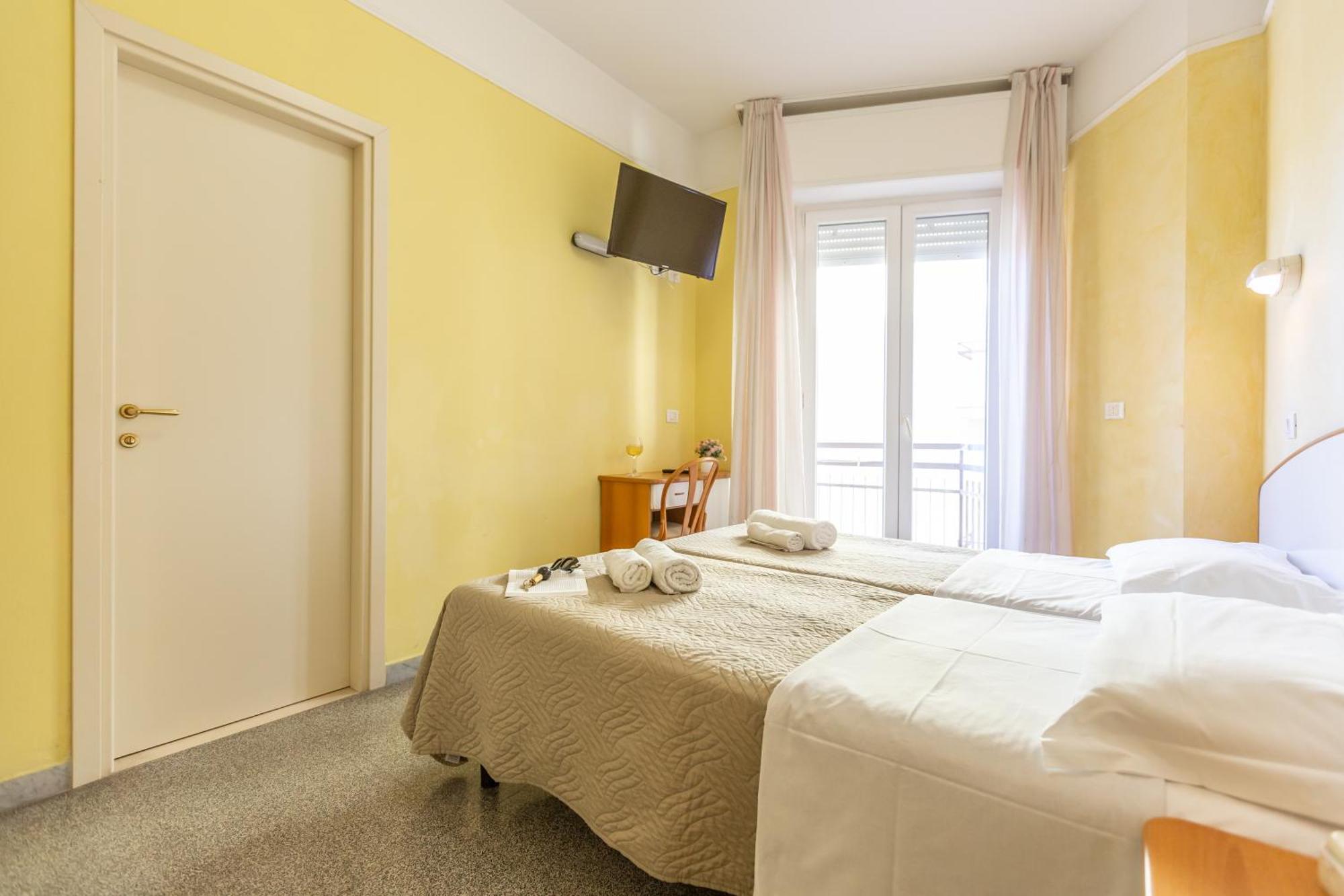 Hotel Naica Ріміні Екстер'єр фото