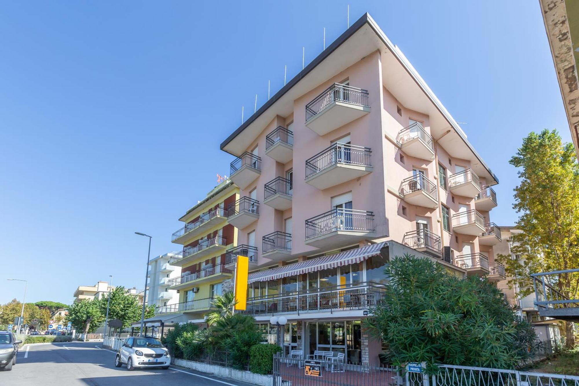 Hotel Naica Ріміні Екстер'єр фото