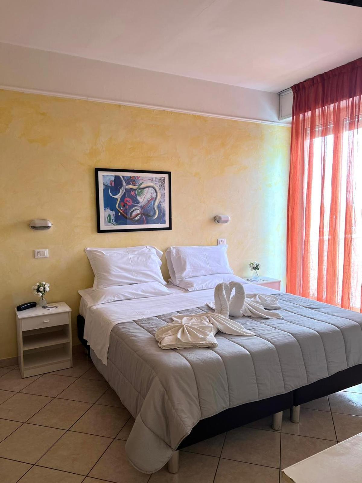 Hotel Naica Ріміні Екстер'єр фото