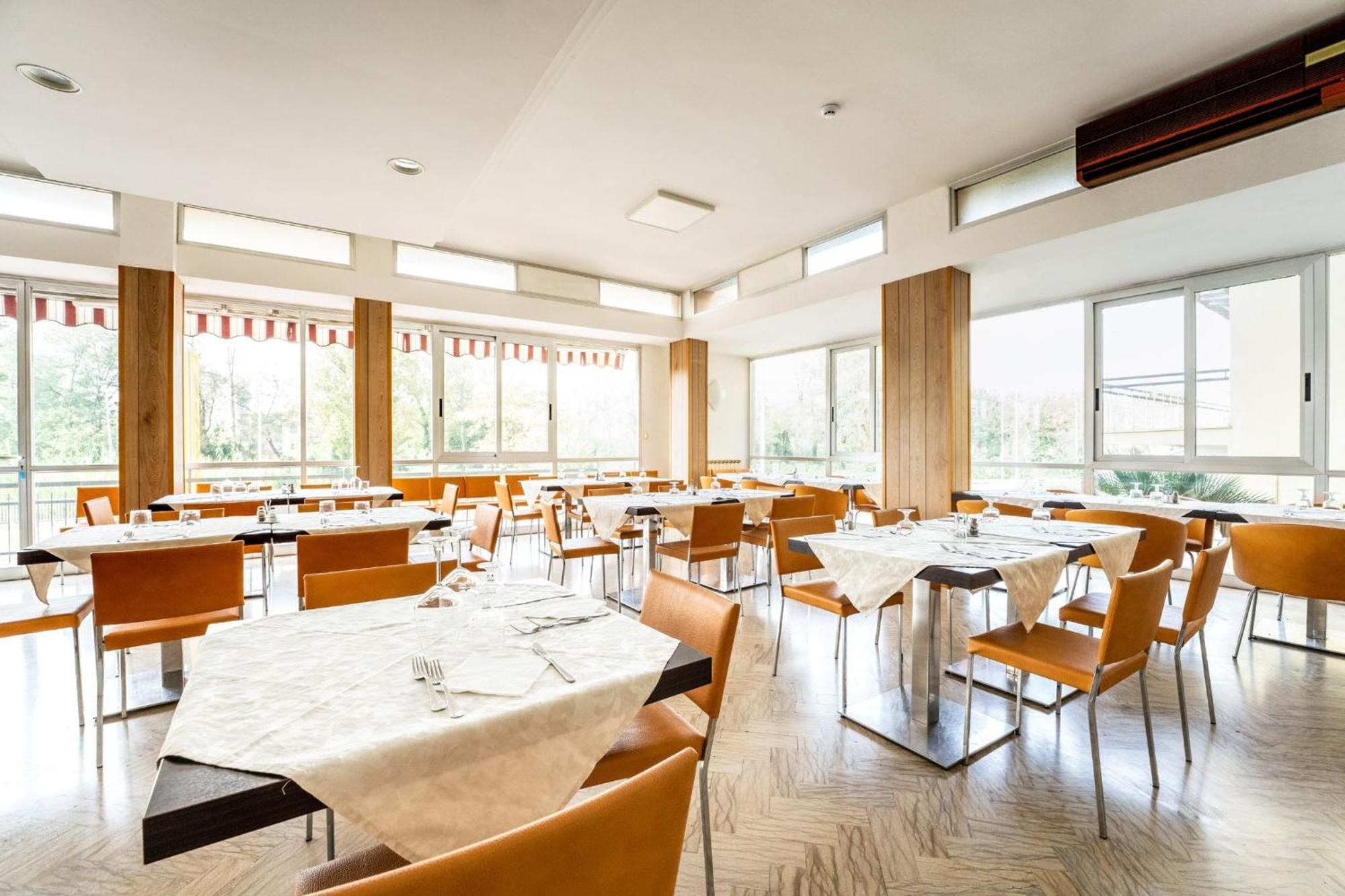 Hotel Naica Ріміні Екстер'єр фото