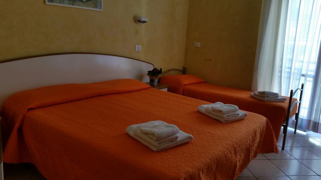 Hotel Naica Ріміні Номер фото