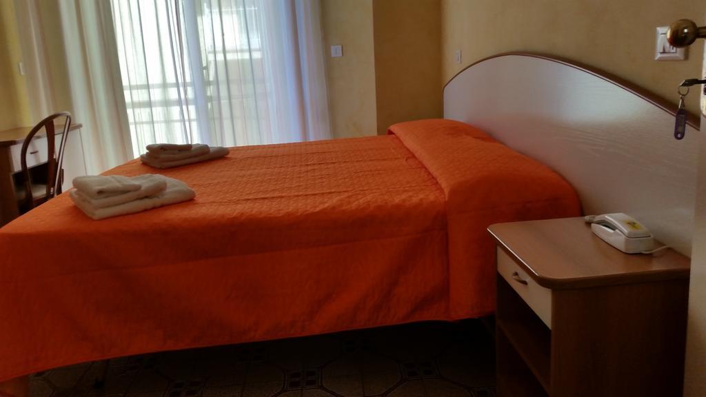 Hotel Naica Ріміні Номер фото