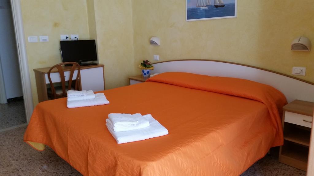 Hotel Naica Ріміні Номер фото