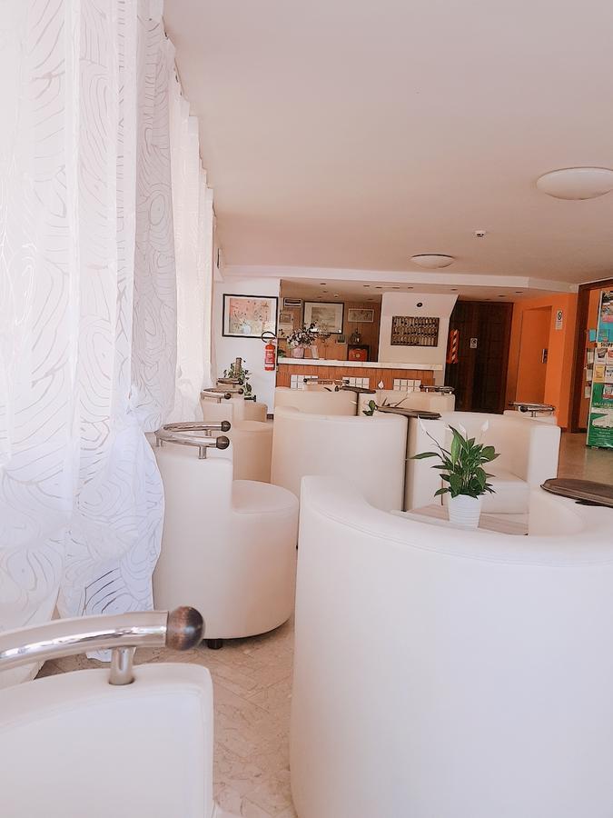 Hotel Naica Ріміні Екстер'єр фото