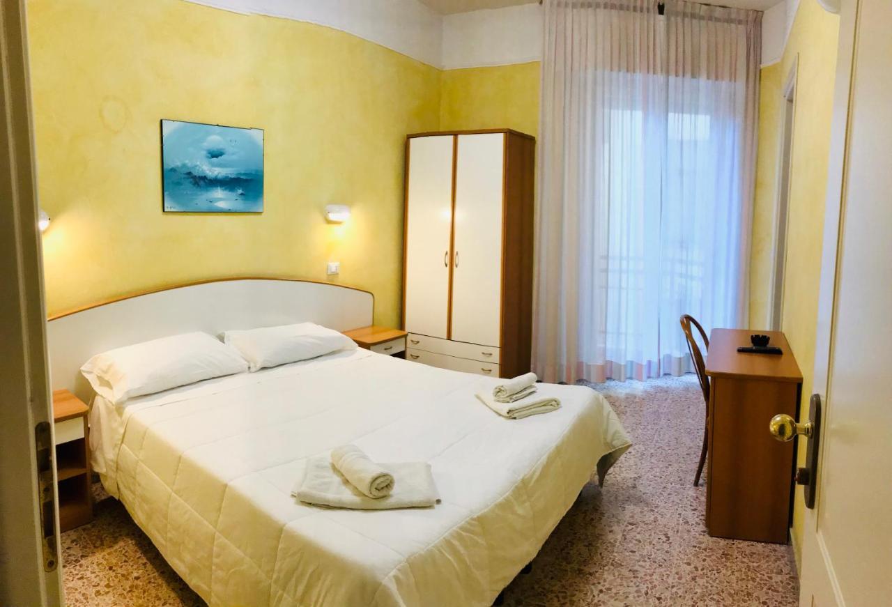 Hotel Naica Ріміні Екстер'єр фото